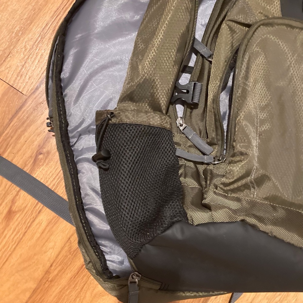 Travelers Choice Backpack.  EUC - Picture 9 of 16